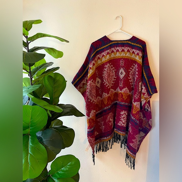Forever 21 Cozy Fringe Aztec Knit Poncho Wrap Cardigan Women’s One Size - Picture 2 of 9